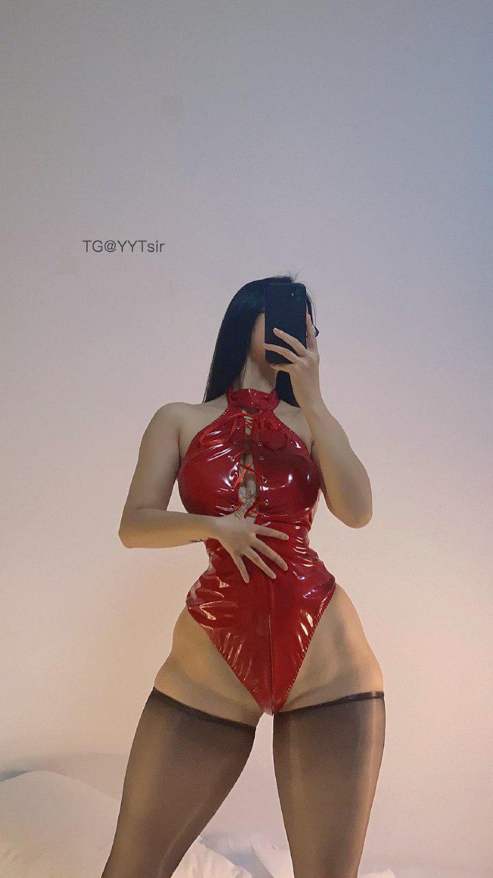 俏妞qiaoniuTT 2025-01-09 01:17:12 红与黑的交织 红色连体衣💋勾勒出 的曲线 第4张