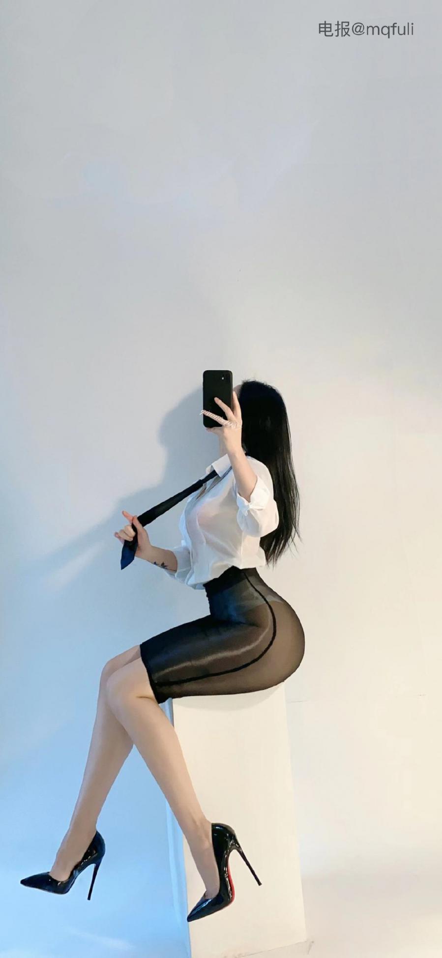 俏妞qiaoniuTT 2025-01-08 21:06:29 黑色旗袍+白色衬衫双套合璧 第1张 俏妞qiaoniuTT 2025-01-08 21:06:29 黑色旗袍+白色衬衫双套合璧 第1张