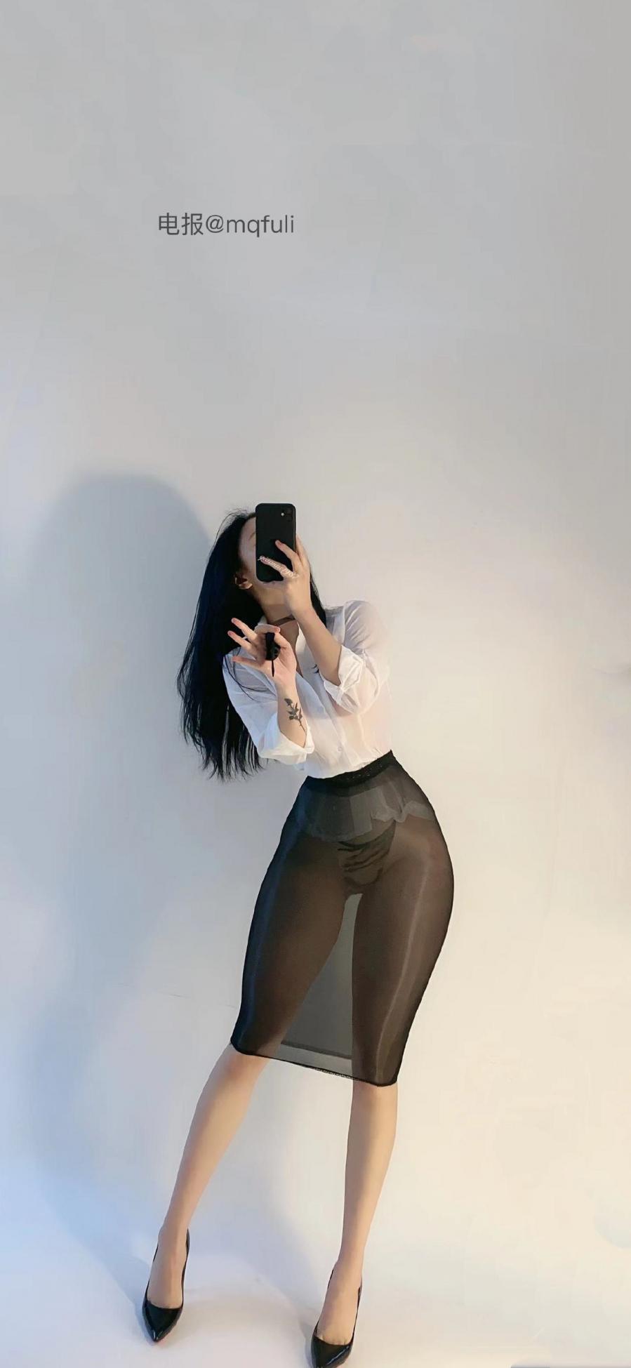 俏妞qiaoniuTT 2025-01-08 21:06:29 黑色旗袍+白色衬衫双套合璧 第14张 俏妞qiaoniuTT 2025-01-08 21:06:29 黑色旗袍+白色衬衫双套合璧 第14张
