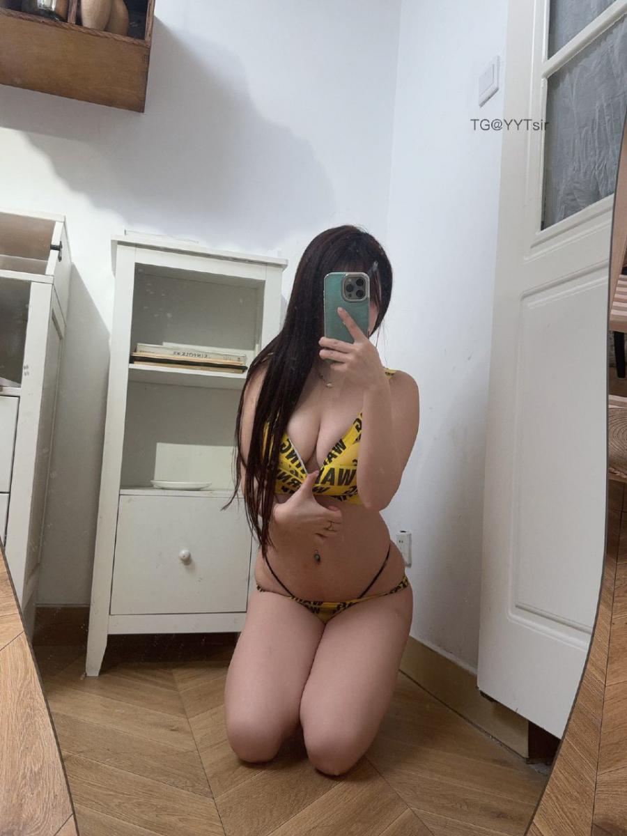 Tina很妖孽呀 2025-01-20 22:18:08 黄色字母比基尼👙多角度拍摄 Tina棉花糖呀 第7张