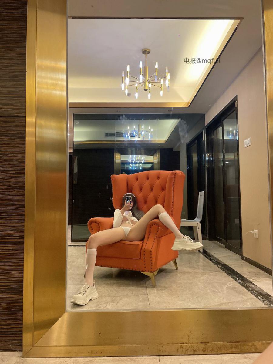 无欲无求的推土君 2025-01-02 00:32:06 体验性感风和柔美风结合😍套装 馨馨酱 第1张