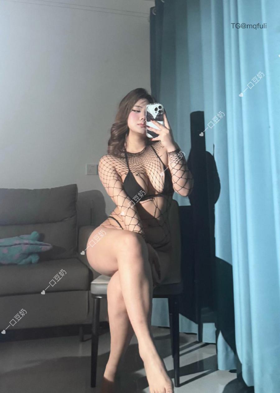 一口豆奶 2025-01-20 00:32:58 全身渔网缠绕🥸三点式配合火辣身材 第10张