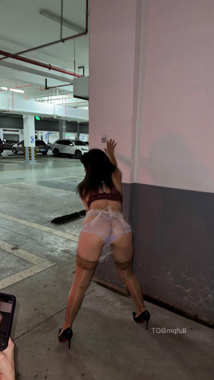 申辣辣 2025-01-21 00:24:29 姐妹👭车库疯狂怼拍路人甲看到都亮瞎眼 第5张