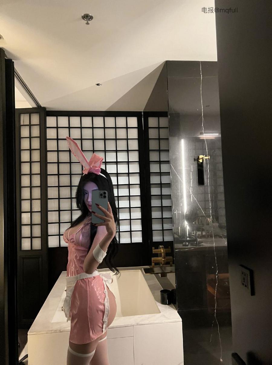 肥嘉 2025-02-06 00:18:32 情趣连体珍珠套装☺️白嫩肌肤 第2张