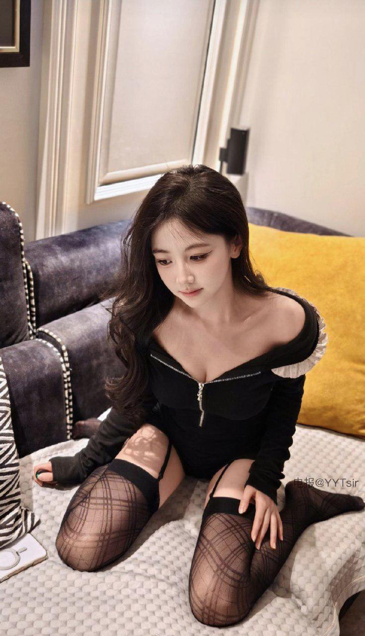 刘二萌 2025-02-01 15:14:25 黑丝连体⑧ 第3张