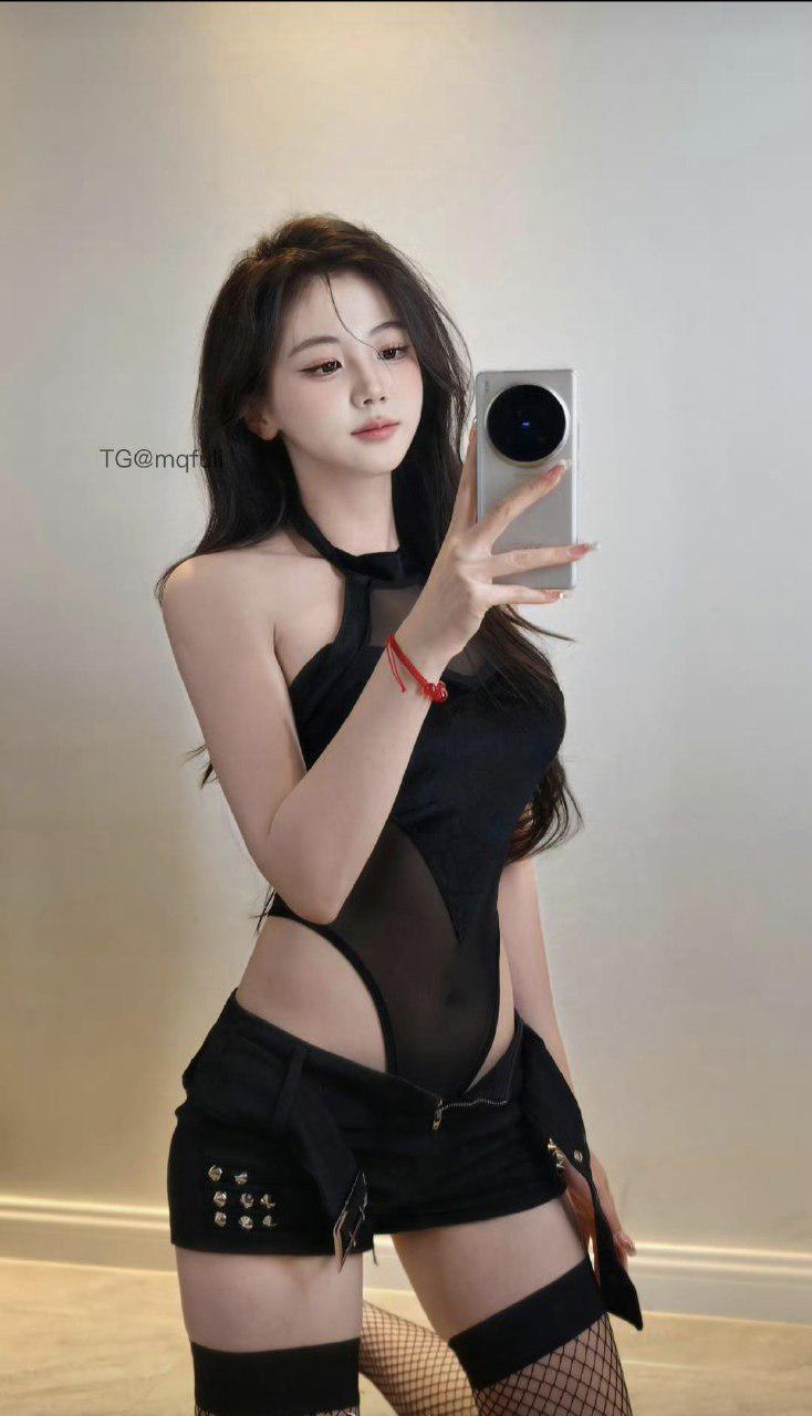 刘二萌 2025-02-10 10:16:21 连体上衣➕黑丝渔网👙 第1张