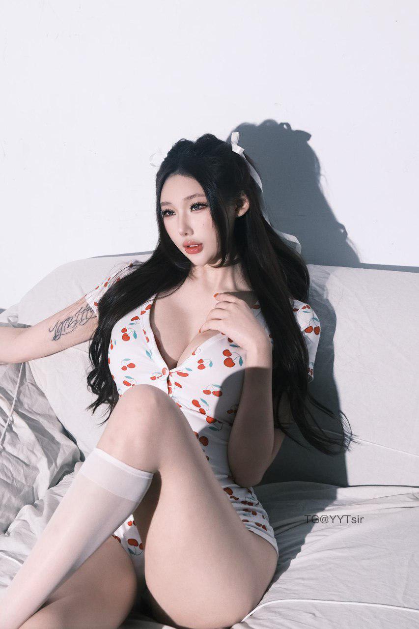 Maymay 2025-02-08 01:08:21 情趣连体套装👙白嫩双秀峰🐻