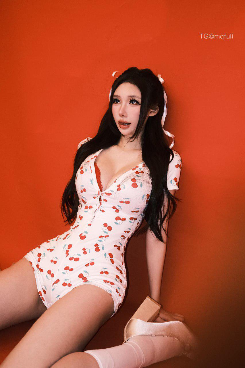 Maymay 2025-02-08 01:08:21 情趣连体套装👙白嫩双秀峰🐻