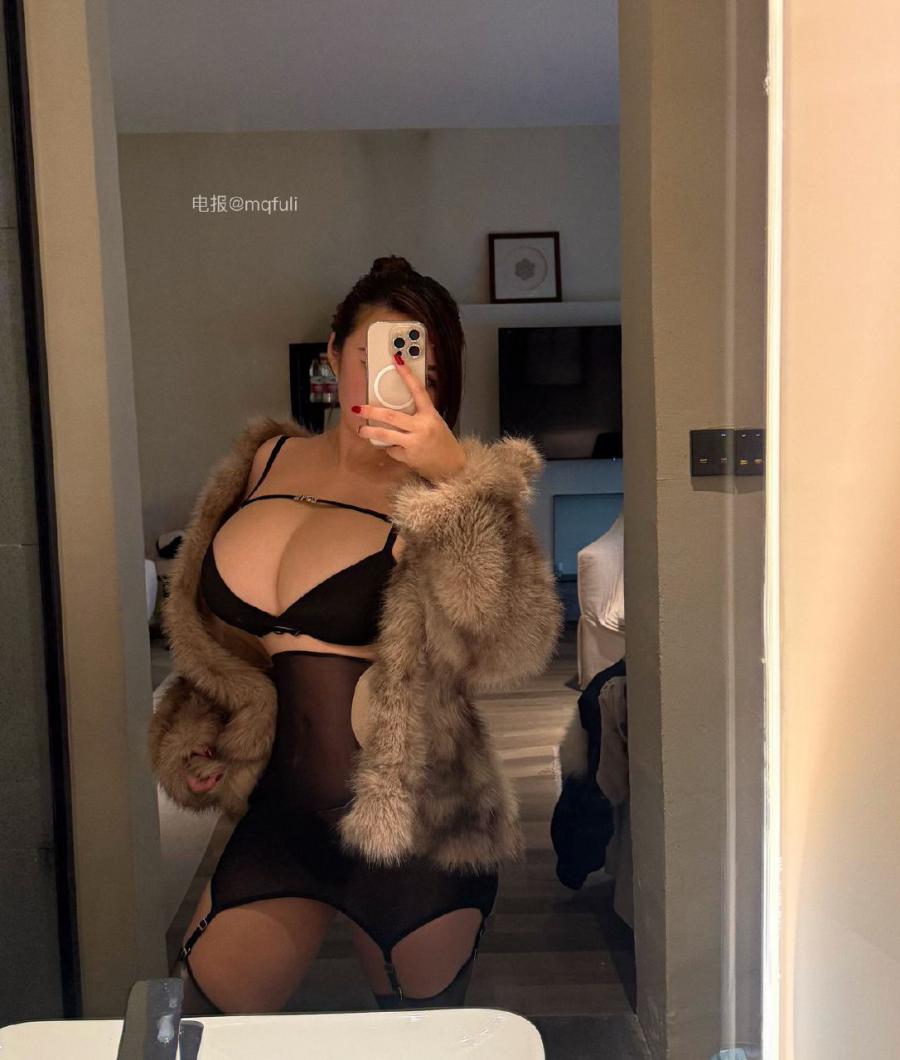 水蜜桃米米 2025-02-20 15:09:13 居家系列黑丝➕比基尼👙蜜桃臀 第12张