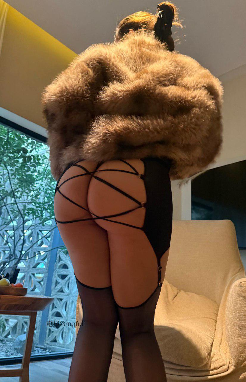 水蜜桃米米 2025-02-20 15:09:13 居家系列黑丝➕比基尼👙蜜桃臀 第15张