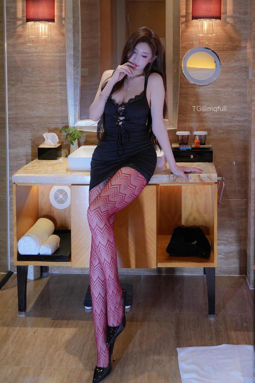 Carol周妍希 2025-03-18 20:53:47 红色连衣袜真的很有味道 Carol周妍希X 第17张