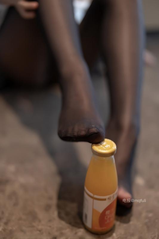 Cherry 2025-03-18 16:18:31 红色套装超御姐潶丝 第9张