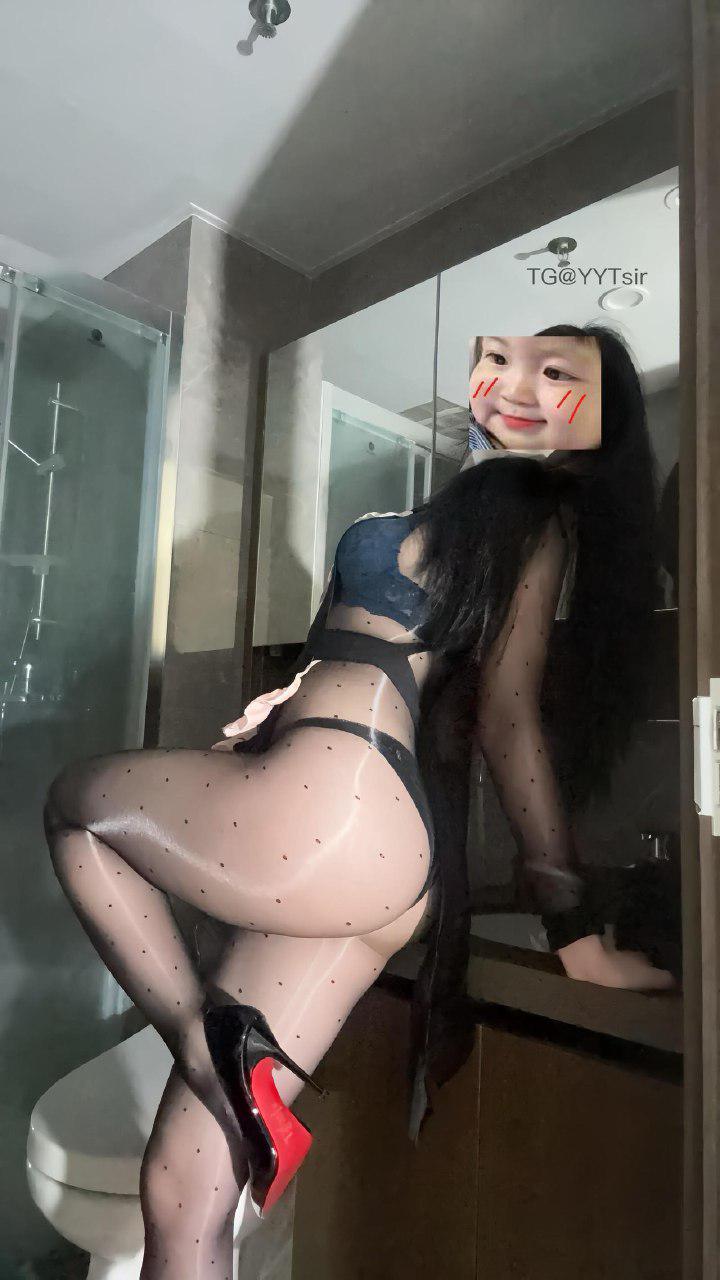 我是ou 2025-03-03 19:15:25 连体黑丝战袍如水洗油桃搬性感 第1张