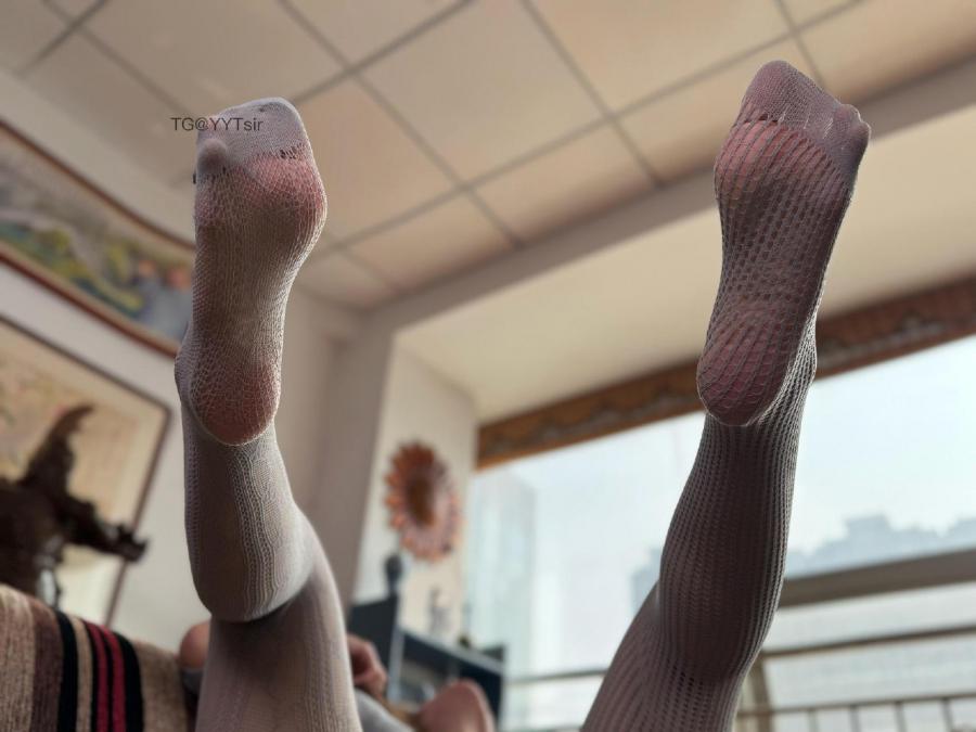 杨晚柠 2025-03-30 23:43:33 性感尤物来袭🔥纯欲网格丝袜😍