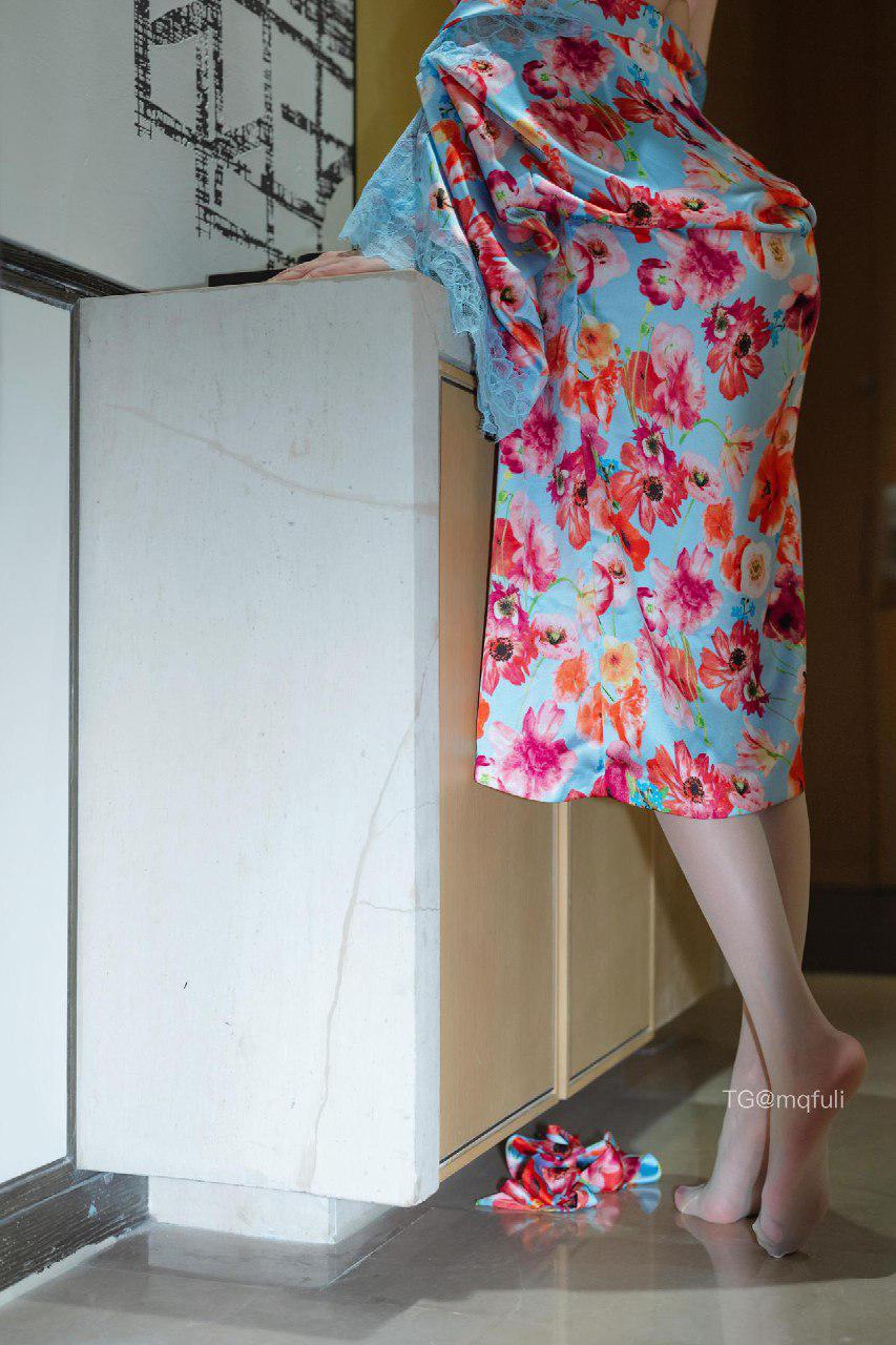 果儿Victoria 2025-04-11 13:37:21 惹火娇妻 红色睡裙各种动作