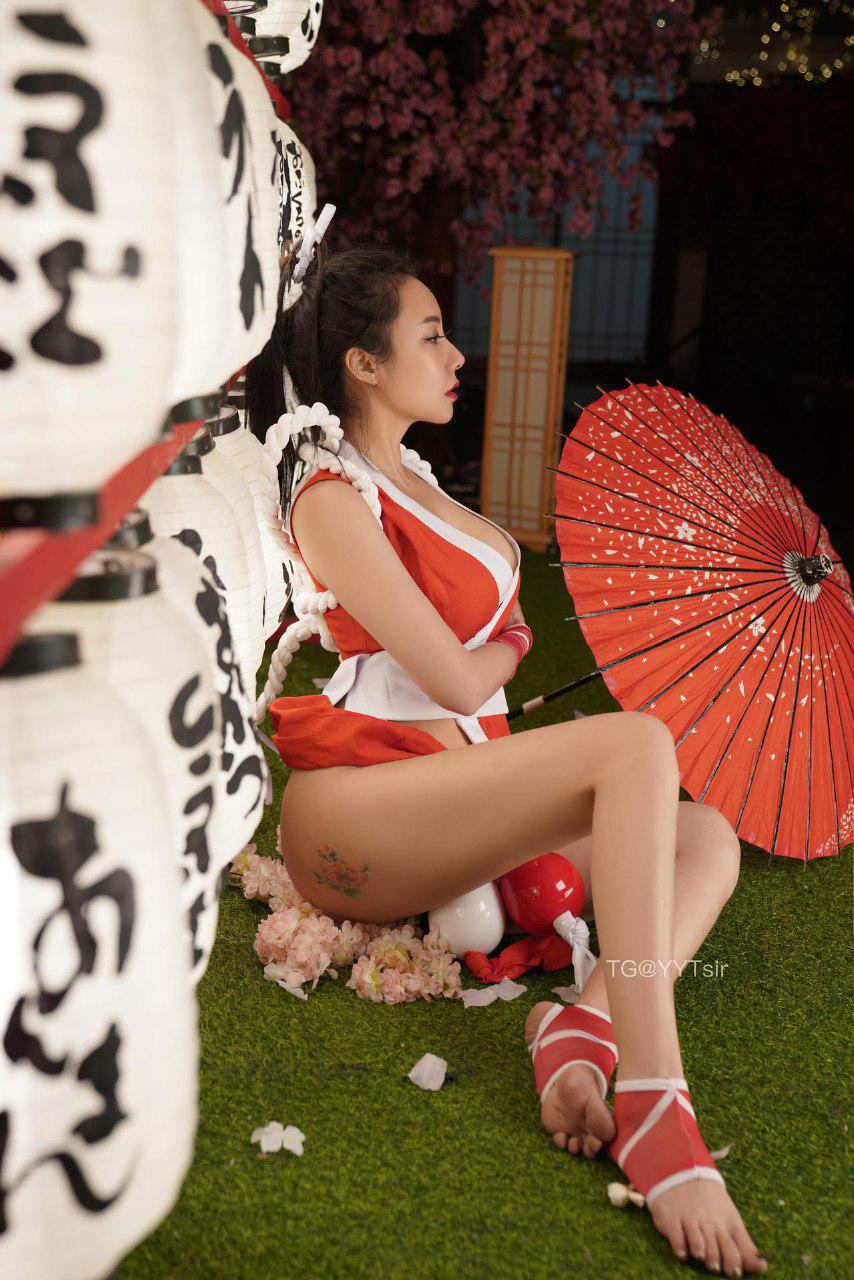 果儿Victoria 2025-04-19 11:09:37 不知火舞系列 开衩后妈裙