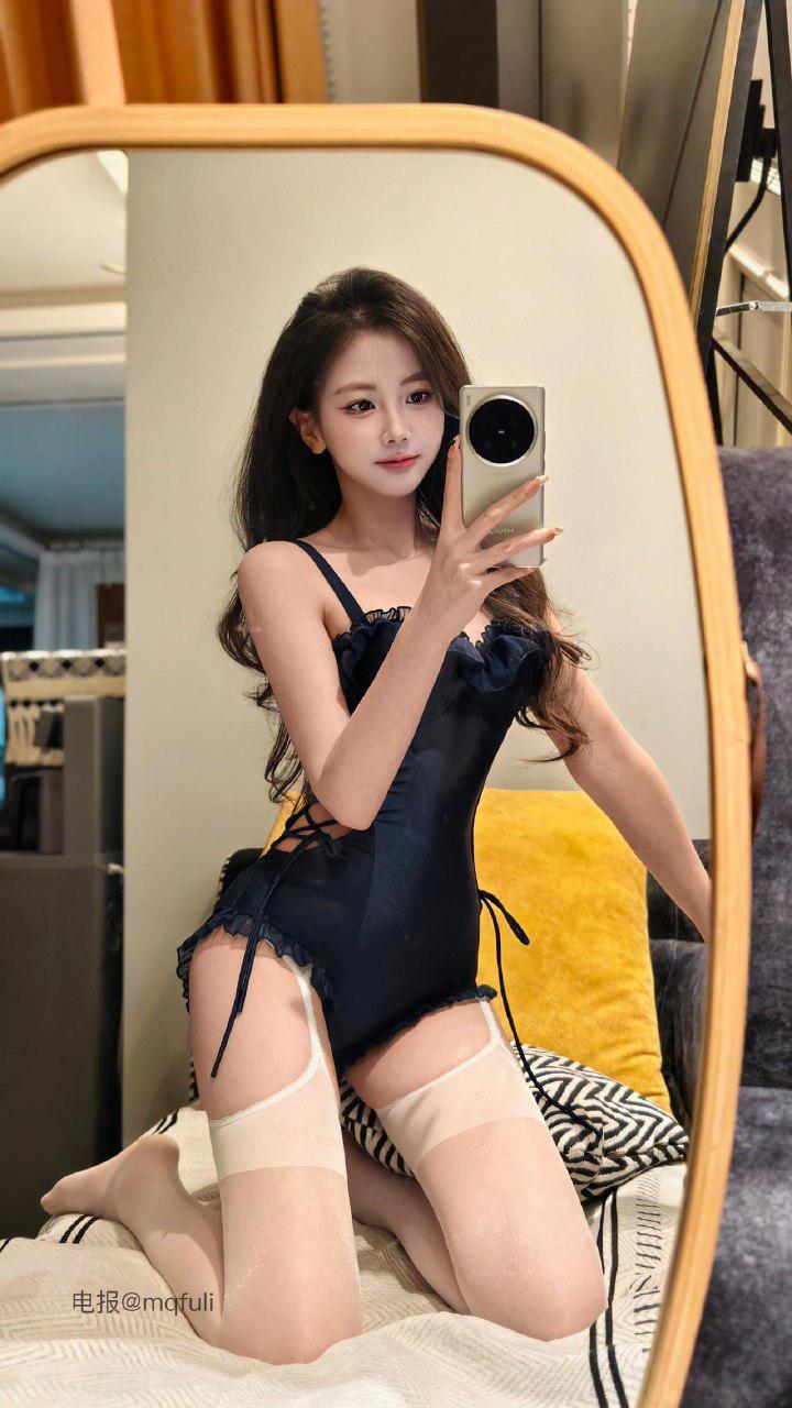 刘二萌 2025-04-16 14:05:56 情趣猫耳😍白丝嫩足