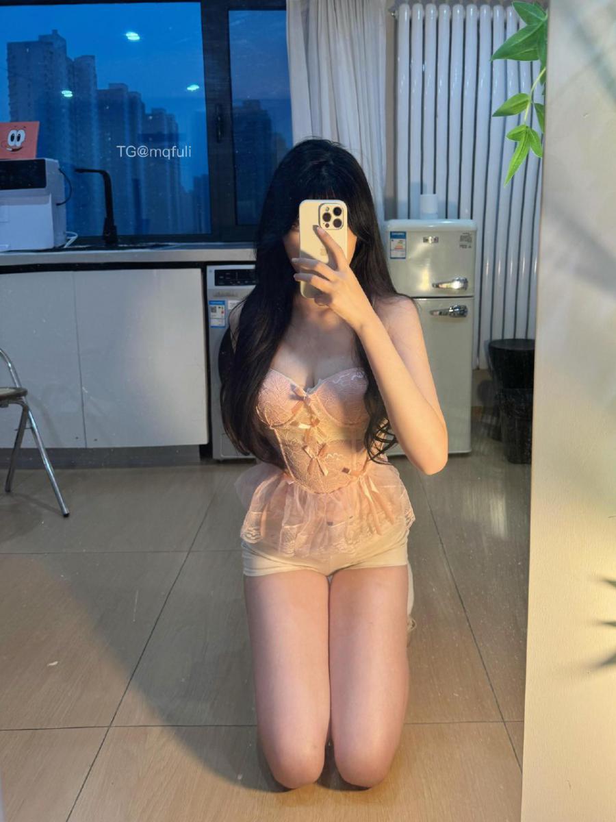 神明同同 2025-04-21 20:37:41 清纯少女图❤粉罩好不性感✌写真 第1张