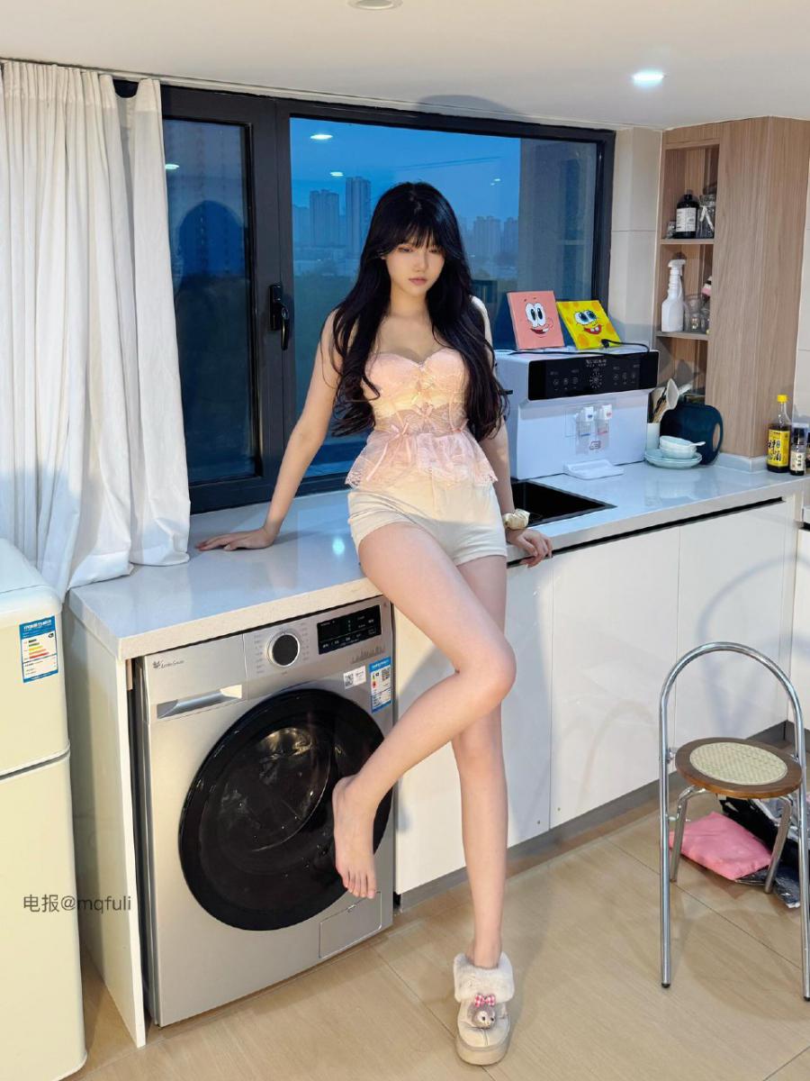 神明同同 2025-04-21 20:37:41 清纯少女图❤粉罩好不性感✌写真 第5张