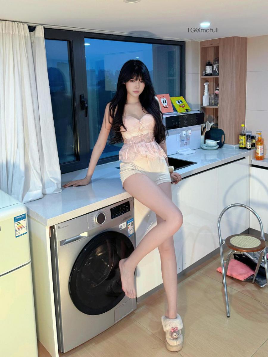 神明同同 2025-04-21 20:37:41 清纯少女图❤粉罩好不性感✌写真 第2张