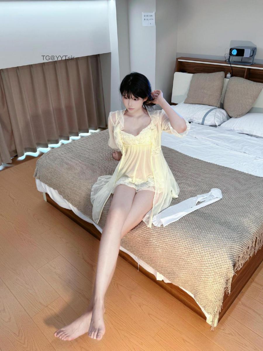 神明同同 2025-04-21 20:37:41 清纯少女图❤粉罩好不性感✌写真 第13张