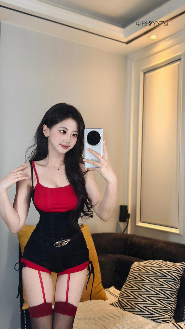 刘二萌 2025-04-28 23:21:44 单根情趣黑丝👀从头到脚🦶诱惑