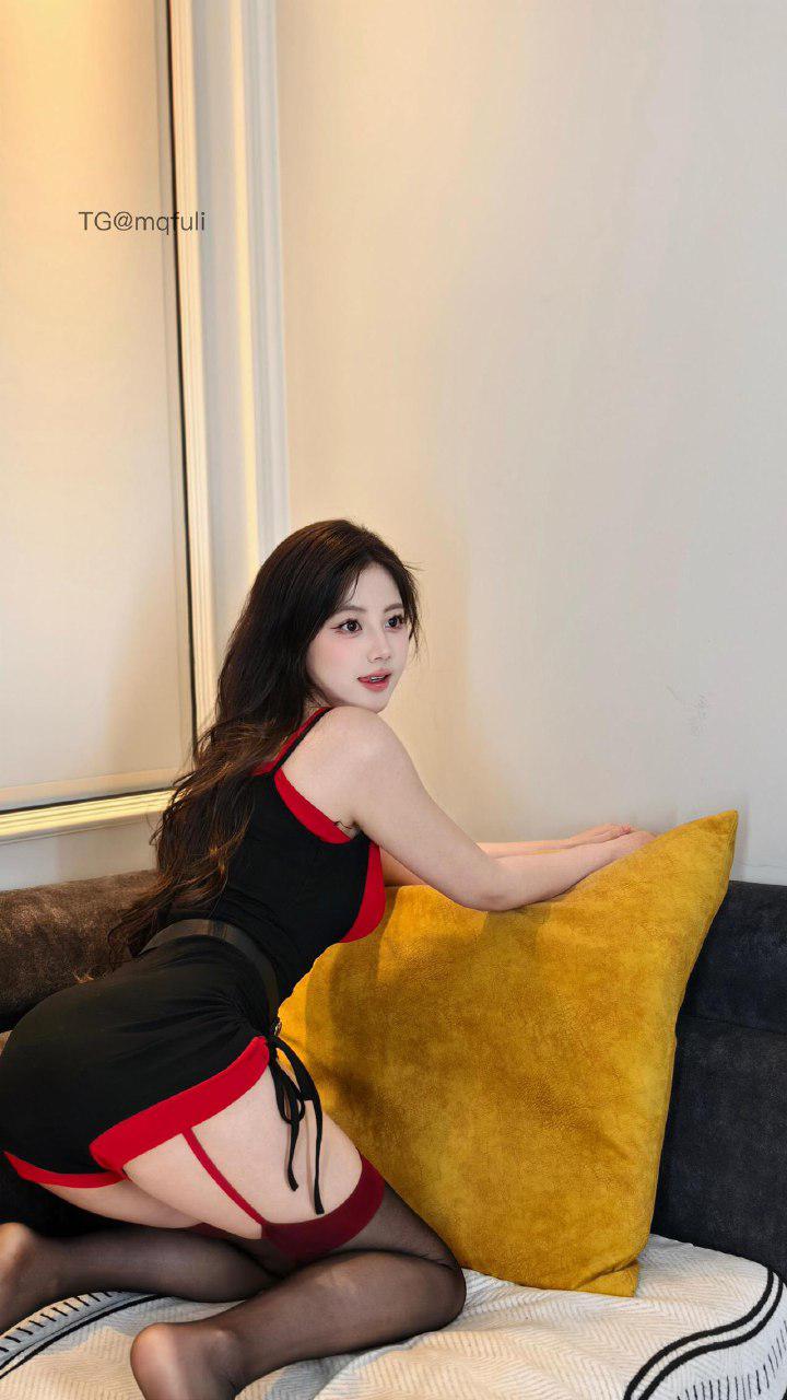 刘二萌 2025-04-28 23:21:44 单根情趣黑丝👀从头到脚🦶诱惑