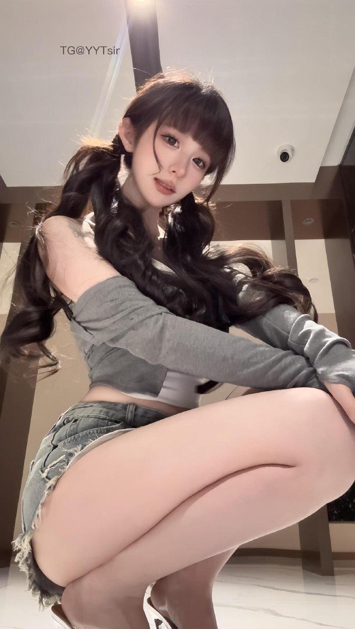 超蓝布罗莉 2025-04-25 13:30:02 斯哈 收起你的口水🤤喜欢哪一个我？