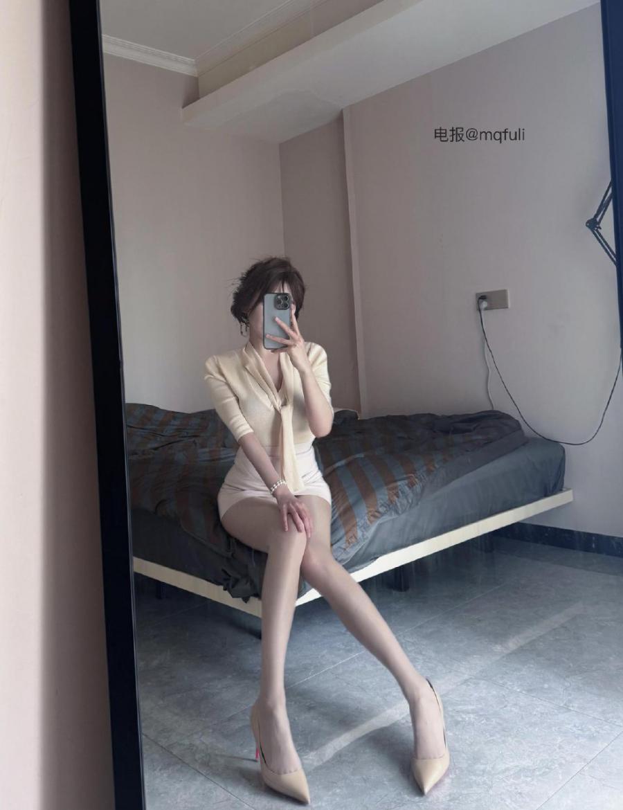 张雅智 2025-04-15 15:55:16 今晚又是一个等待老公💥回家的小女子 第6张