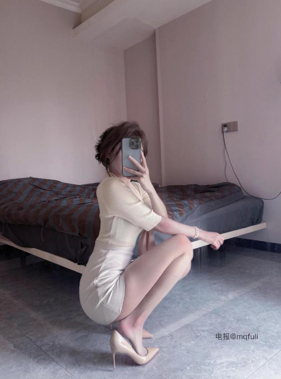 张雅智 2025-04-15 15:55:16 今晚又是一个等待老公💥回家的小女子 第4张