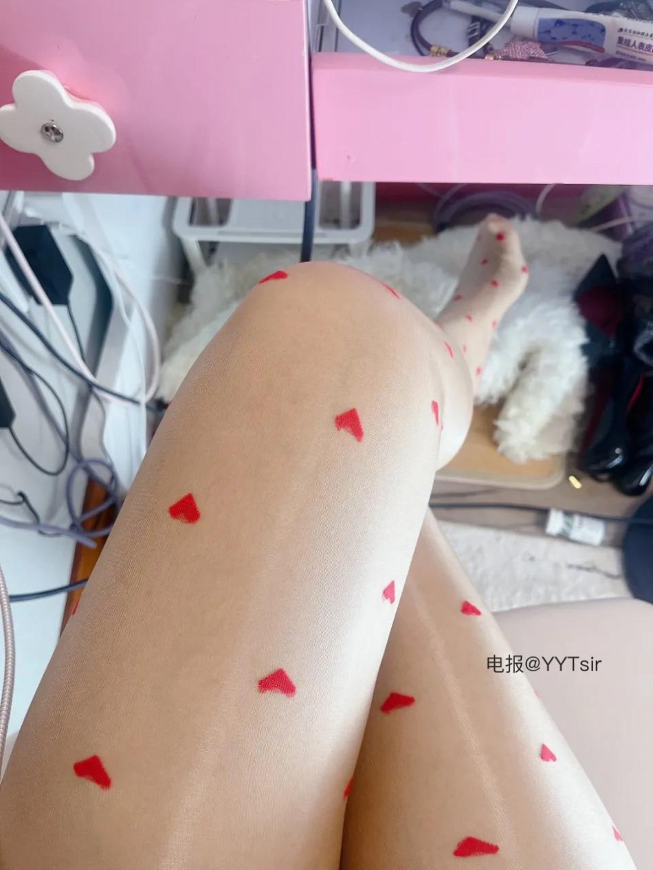 奶苏 2025-05-11 19:13:41 喜欢哪双😍