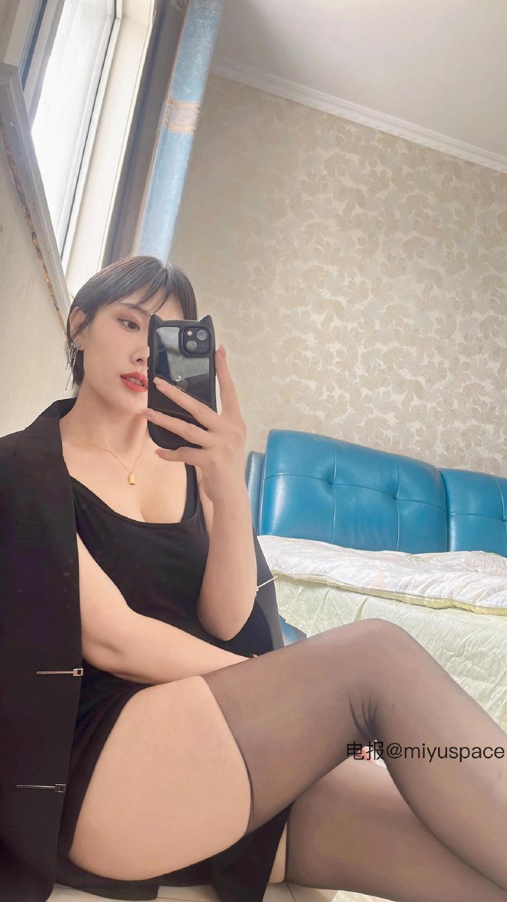 iii_(进岛看👀) 2025-05-27 12:16:13 一个美丽的太太