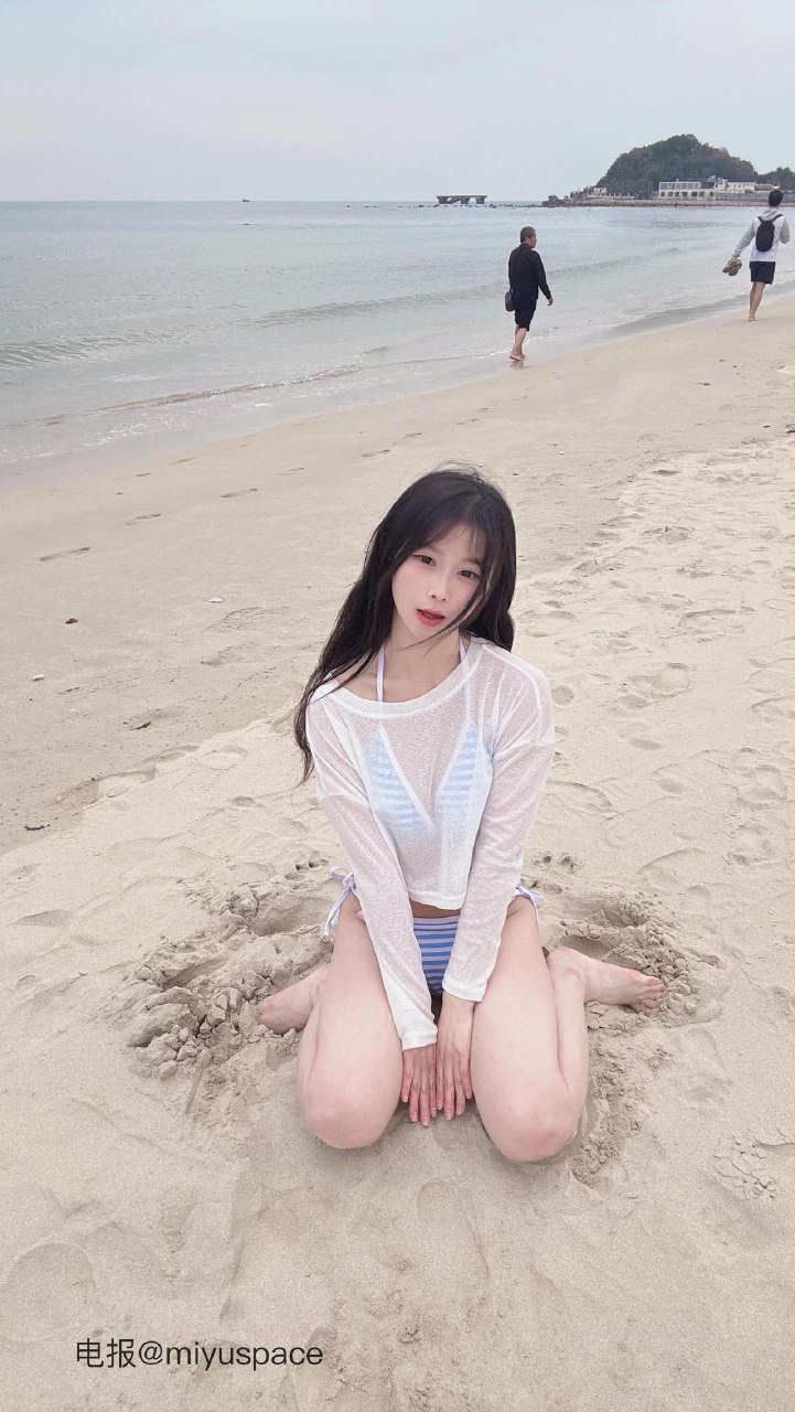 是馨馨吖 2025-06-16 01:51:05 付费贴💰渔网包臀裙