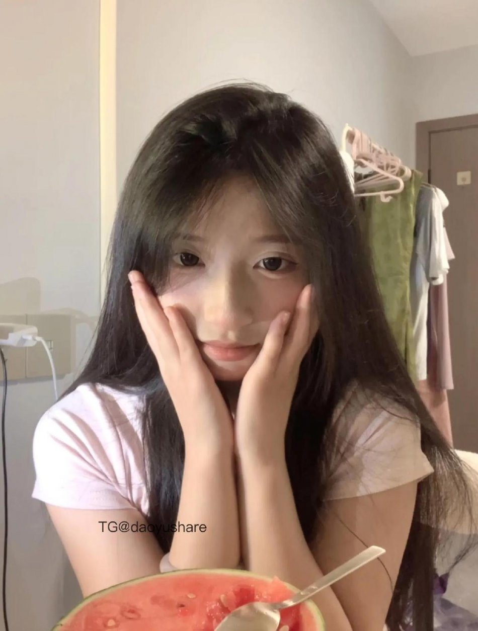 不爱吃水煮肉片 2025-06-27 22:27:55 长裙下的身材