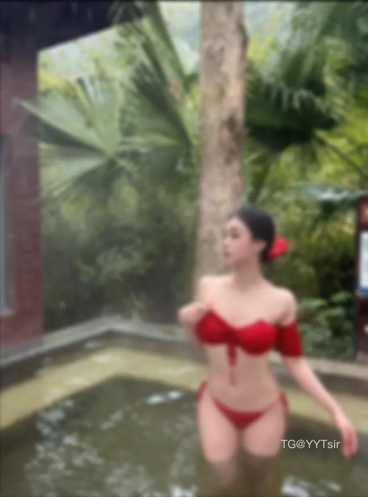 小梨饱饱 2025-07-16 12:13:33 今日份红色温泉套餐♨️已经就位
