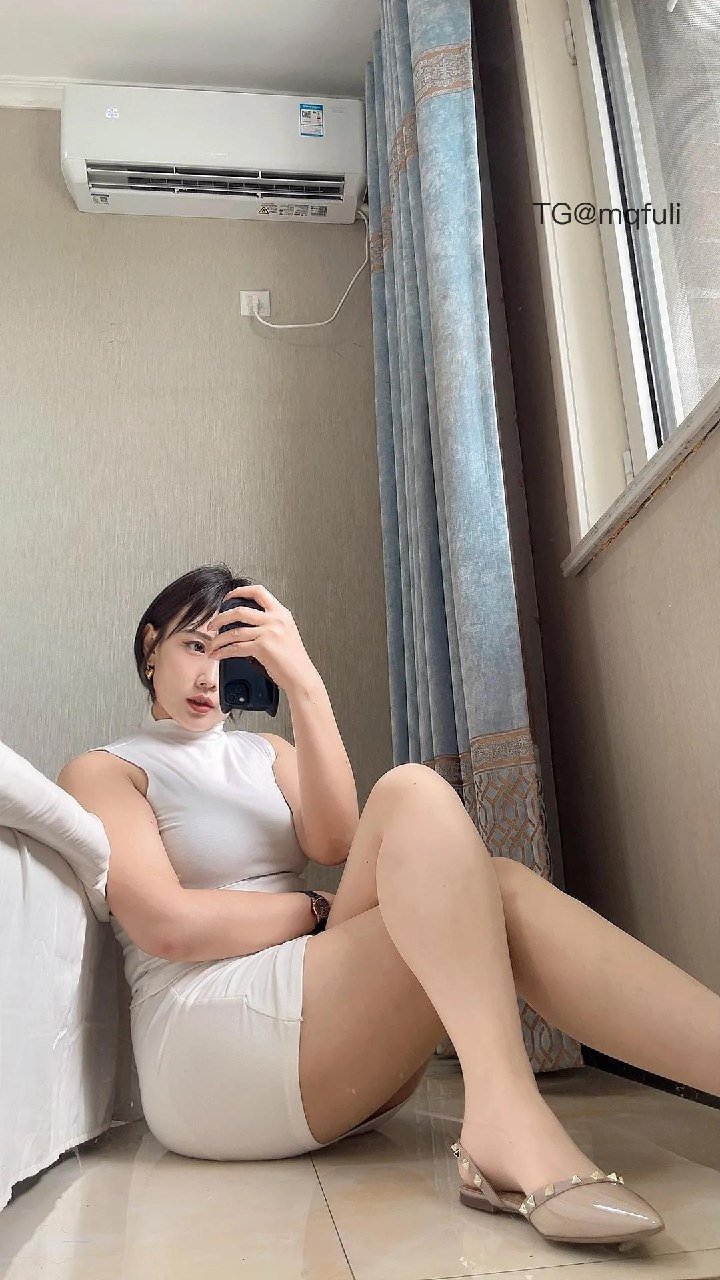 iii_(进岛看👀) 2025-07-08 11:59:49 网袜穿搭