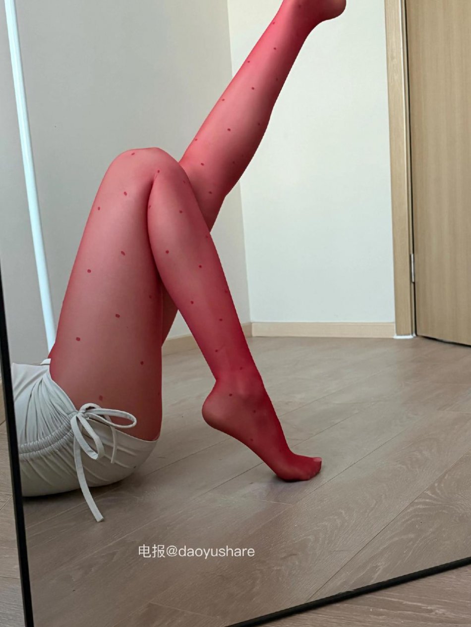 一颗菜 2025-10-08 21:15:33 穿了新到的睡衣