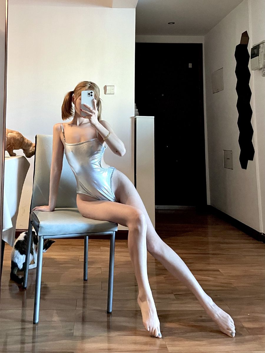 陈妮妮UNI 2021-09-29 00:10:05 我该怎么告诉你爱要及时呢 第1张