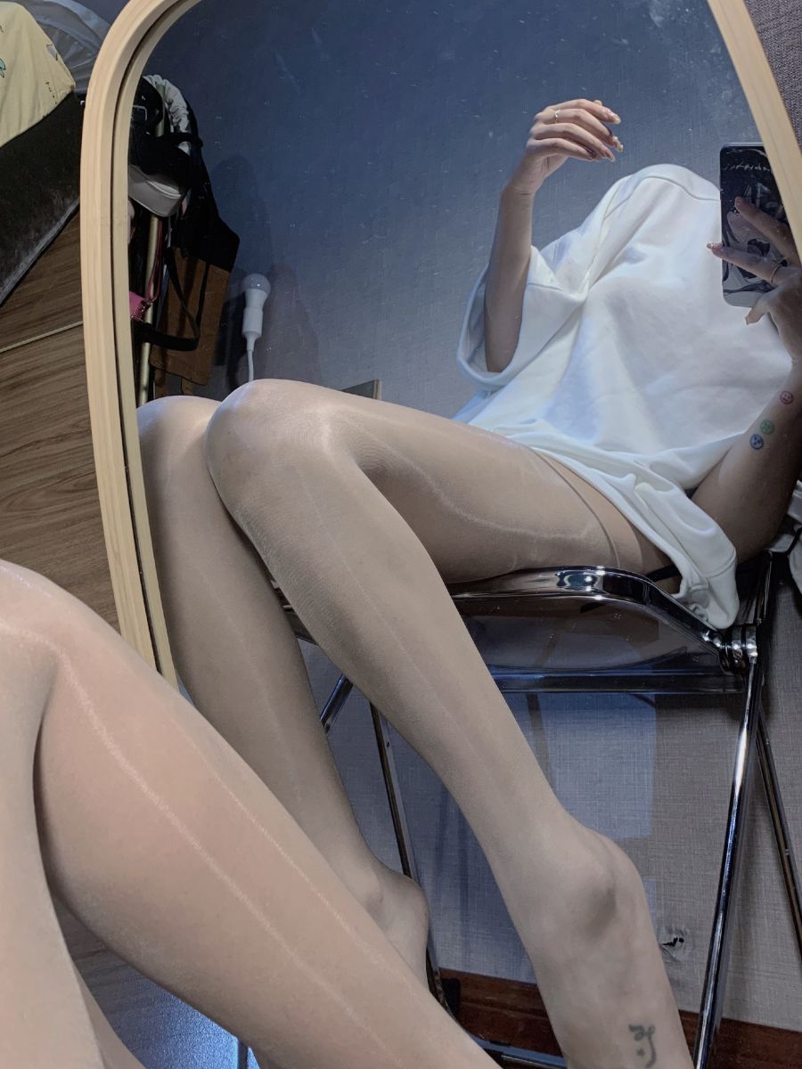 陈佩奇 2021-10-01 12:36:58 这个腿袜绝了 真的好好看 第2张