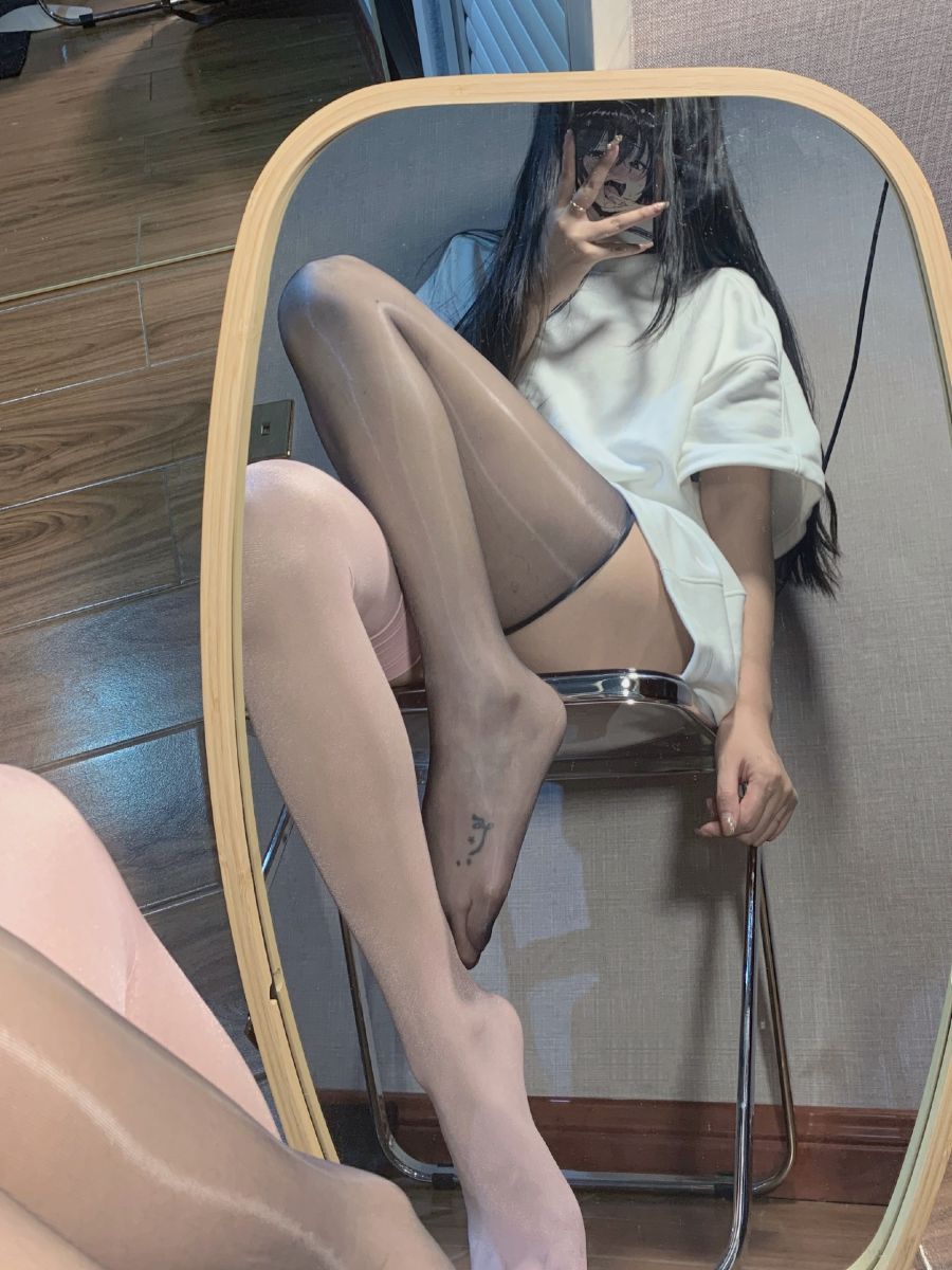 陈佩奇 2021-10-01 12:36:58 这个腿袜绝了 真的好好看 第9张