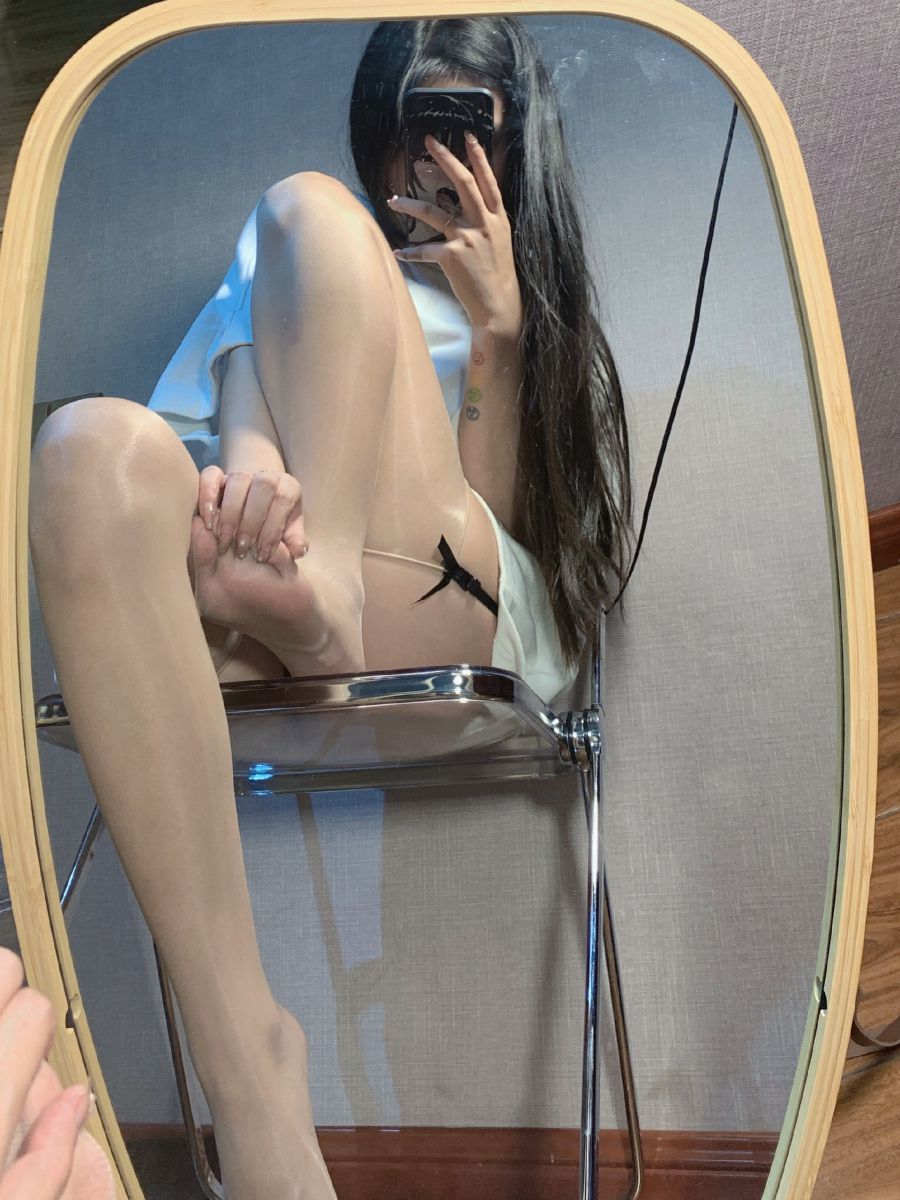 陈佩奇 2021-10-01 12:36:58 这个腿袜绝了 真的好好看 第10张