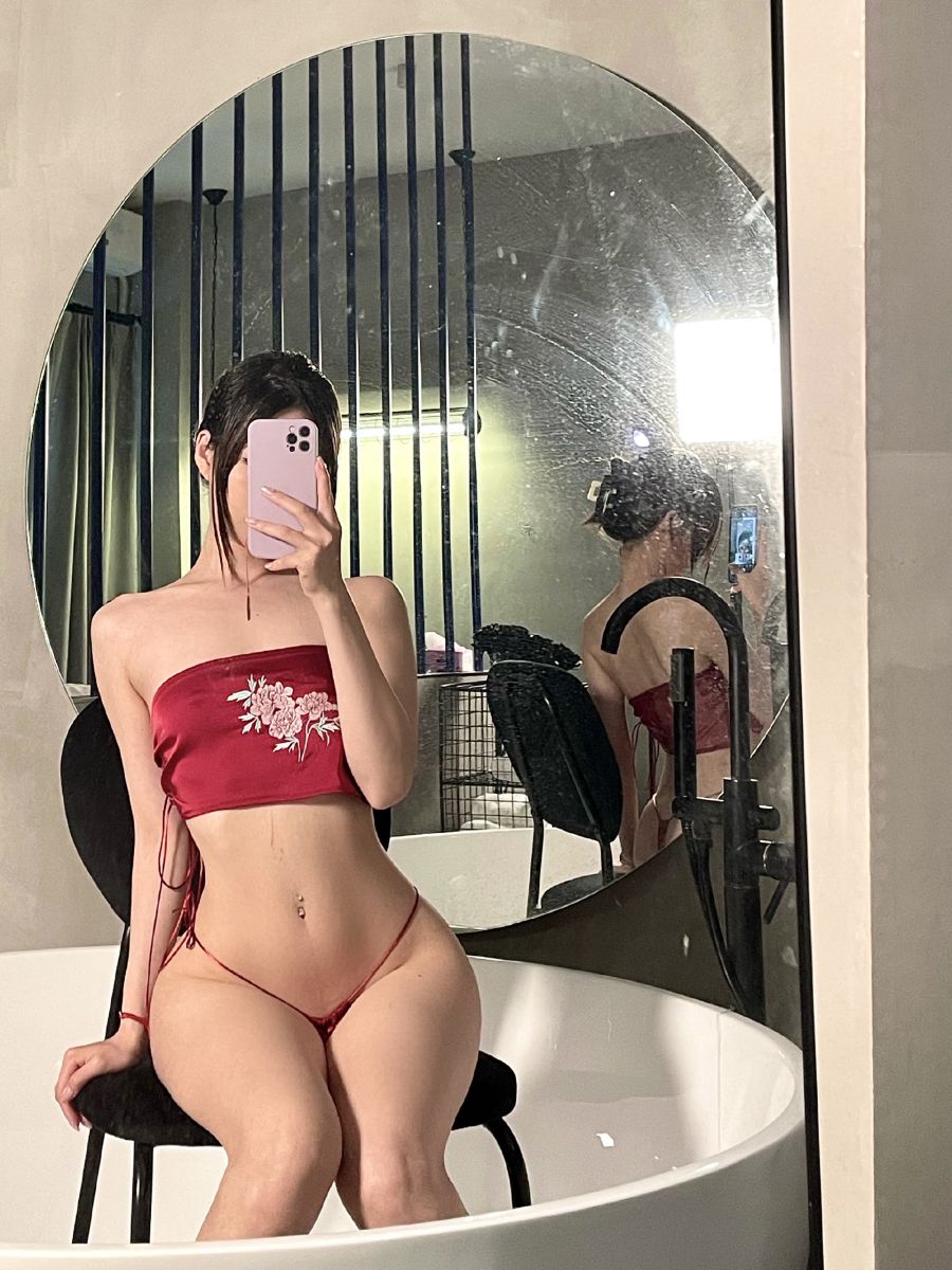 陈妮妮UNI 2022-04-25 20:41:00 这是你要的超细内内嘛 妮是老虎 第6张