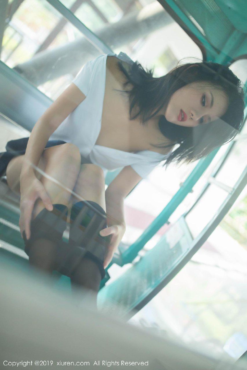 阿朱啊 2022-08-25 《不良学生》,室外摩天轮,白衬衫黑丝大秀美腿 就是阿朱啊 第2张