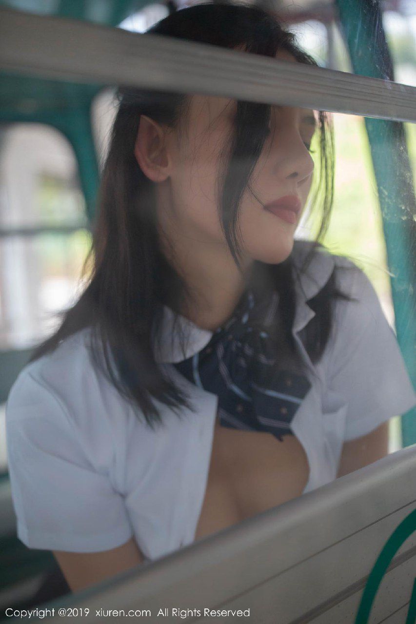 阿朱啊 2022-08-25 《不良学生》,室外摩天轮,白衬衫黑丝大秀美腿 就是阿朱啊 第1张