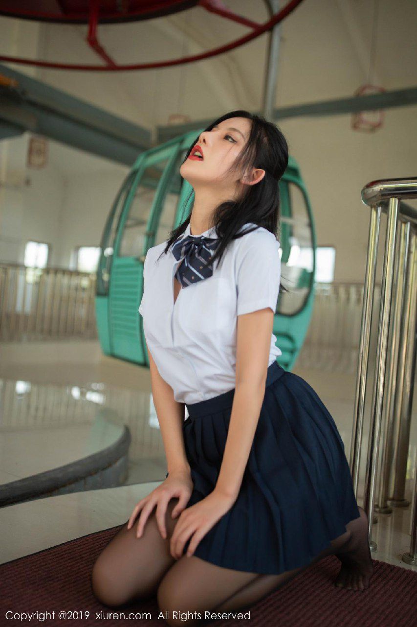 阿朱啊 2022-08-25 《不良学生》,室外摩天轮,白衬衫黑丝大秀美腿 就是阿朱啊 第6张