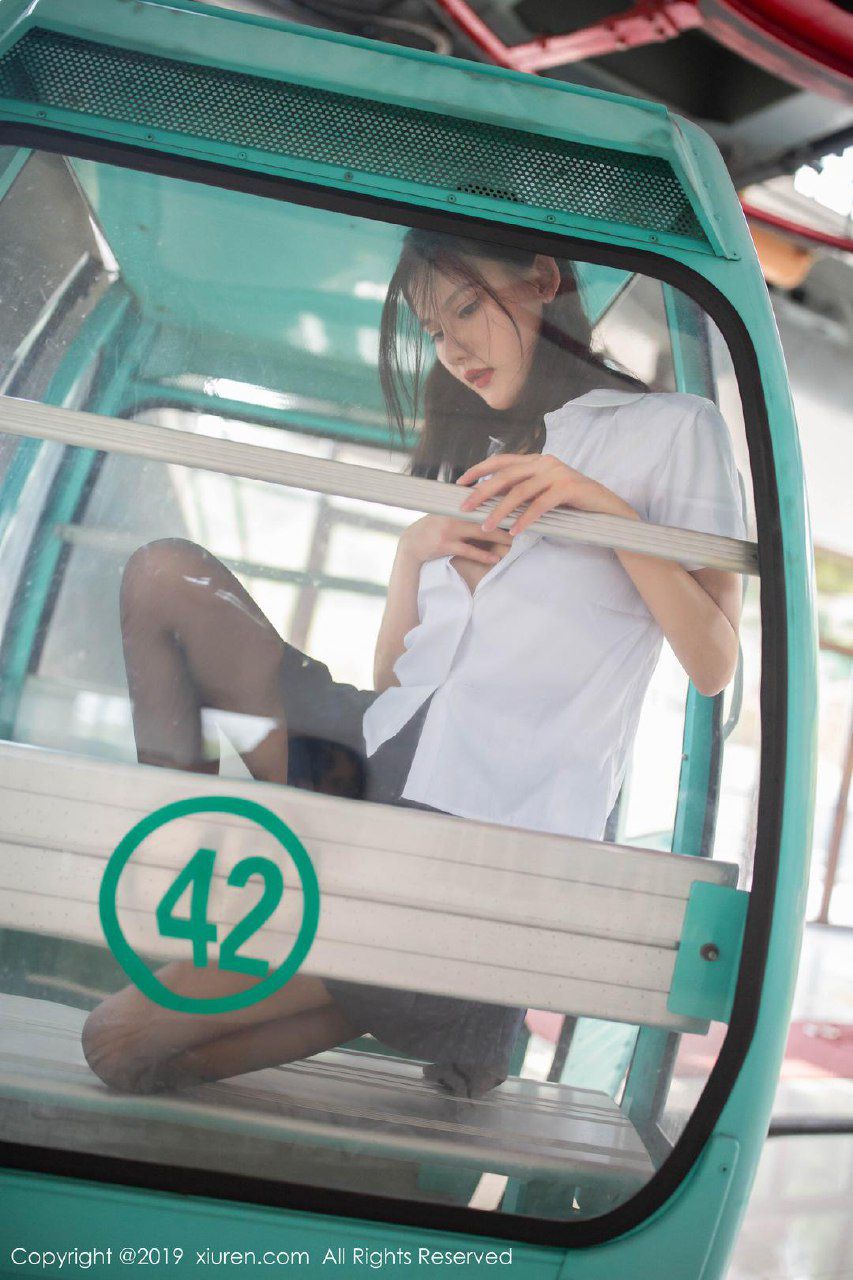 阿朱啊 2022-08-25 《不良学生》,室外摩天轮,白衬衫黑丝大秀美腿 就是阿朱啊 第42张