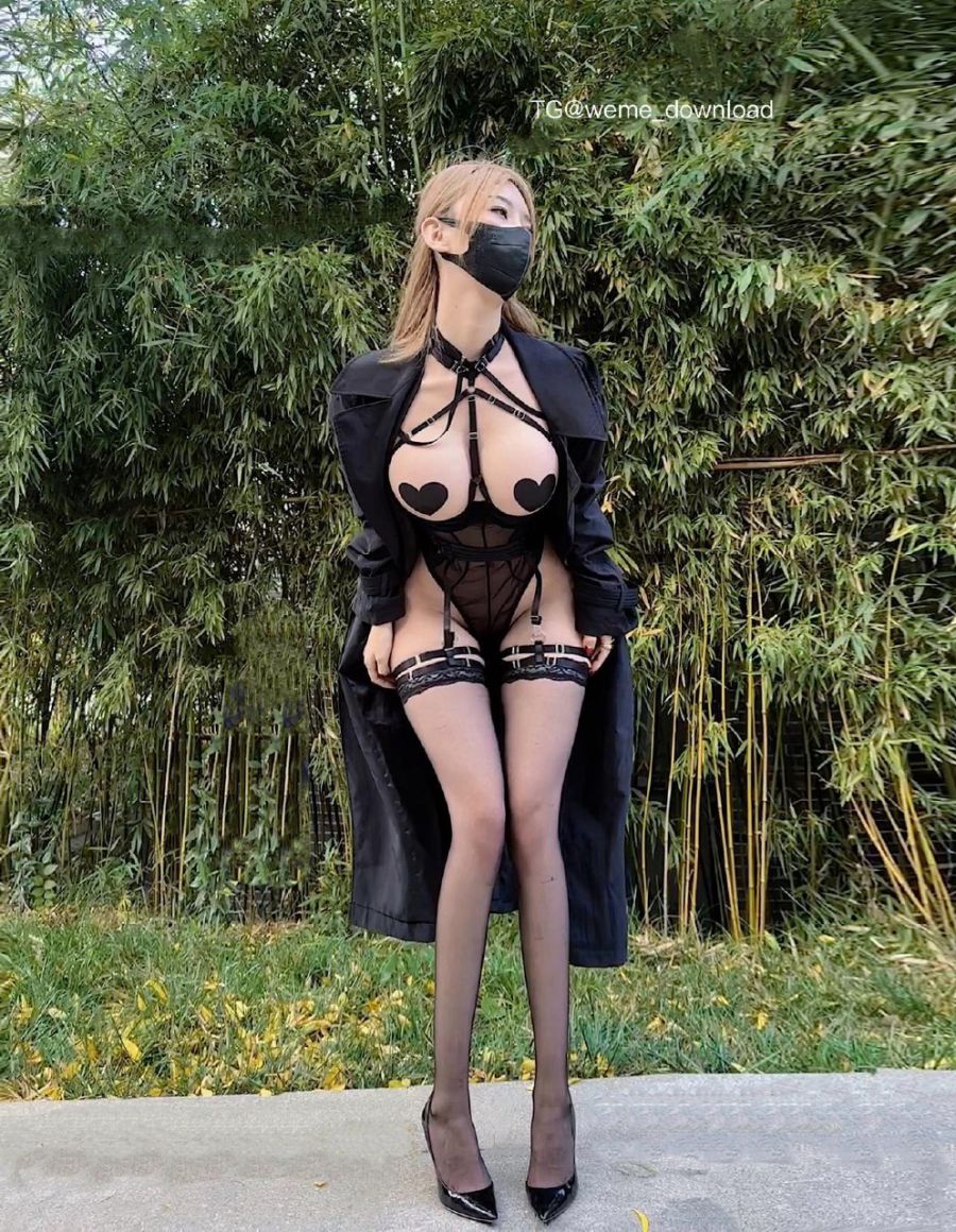 脸红Dearie_ 2022-11-24 22:08:26 户外题材 大G敞开的底下风衣吊带血滴子女郎 脸红Dearie 第6张