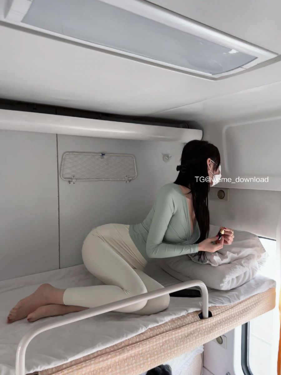 脸红Dearie_ 2023-01-05 21:31:59 高铁卧铺 知道你们喜欢看这种偷的感觉 脸红Dearie 第10张