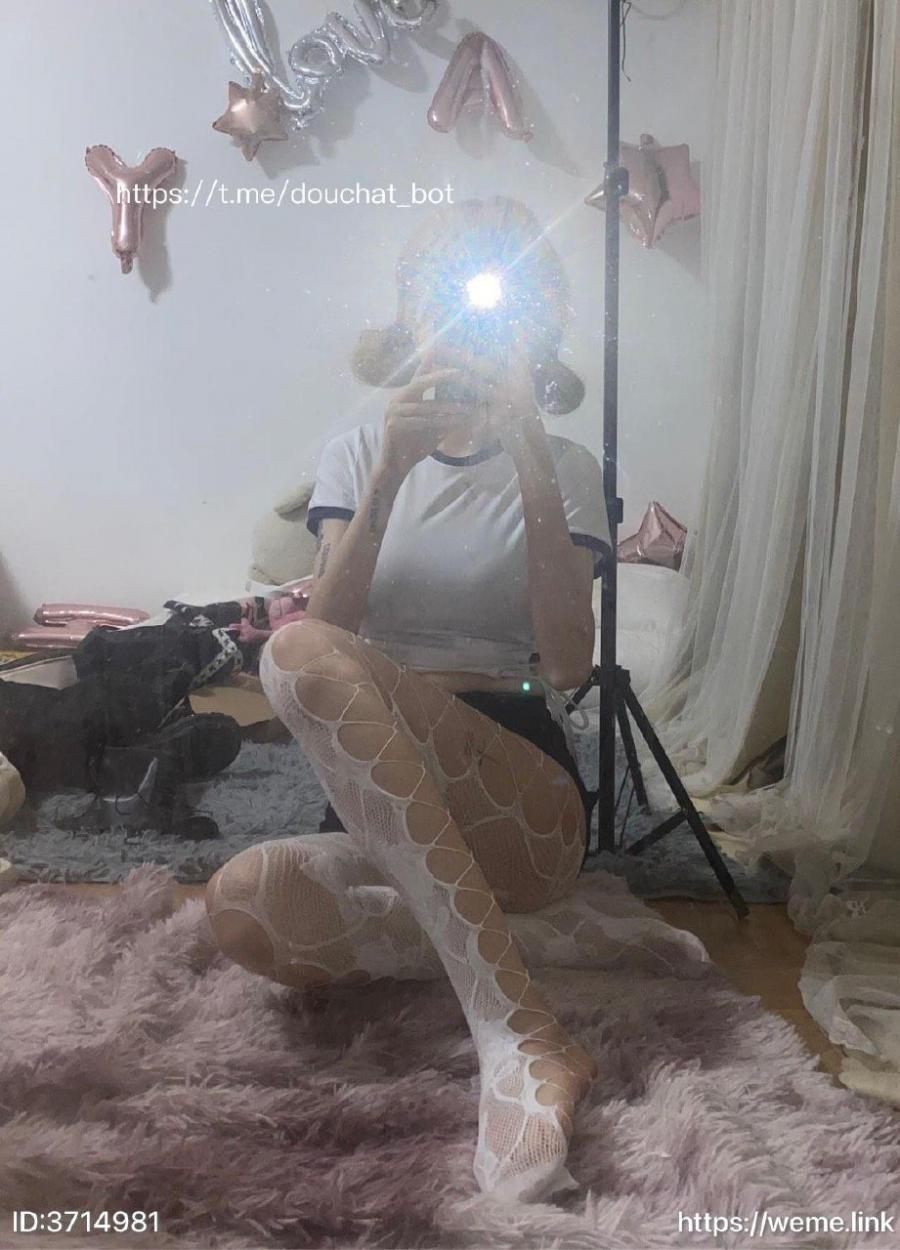 小哭包不哭 2023-06-20 17:56:21 夏天的晚风真舒服😜照片18p 第4张