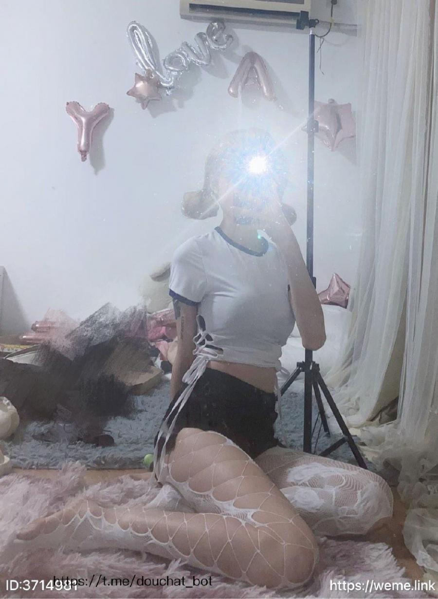 小哭包不哭 2023-06-20 17:56:21 夏天的晚风真舒服😜照片18p 第17张